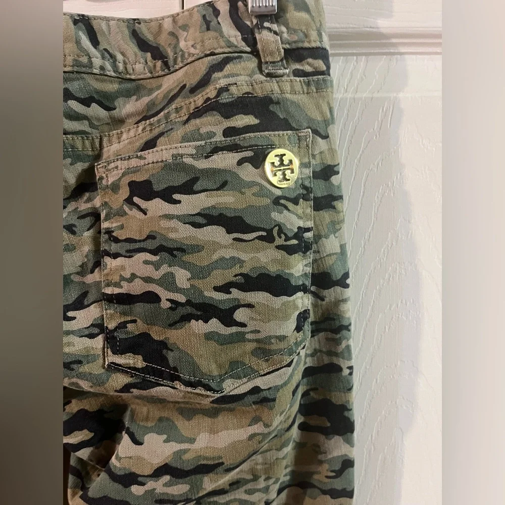 Tory Burch Straight Leg Jeans Camo Print Tory Burch Logo Size 28 EUC